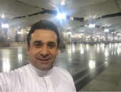 كريم عبد العزيز ينشر صورته فى المسجد النبوى الشريف على "انستجرام"