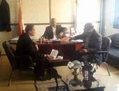 نائب برج العرب بالإسكندرية يجتمع برئيس المدينة لحل أزمة طريق عبد الناصر