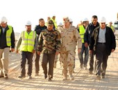 بالصور.. وصول محلب وكامل الوزير إلى بورسعيد لتفقد مشروعات تنمية محور قناة السويس