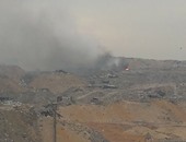 البيئة تدفع بفريق عمل للسيطرة على حريق مقلب قمامة بمدينة نصر