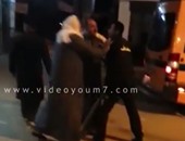 بالفيديو.. مسعف يعتدى بشومة على طبيب بمستشفى بلبيس العام