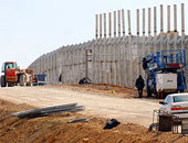 موقع عبرى: الجيش الإسرائيلى يبنى جدارا جديدا مع قطاع غزة