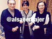 كاتبة كويتية تنشر صورة تجمعها مع سوزان مبارك احتفالا بالبراءة