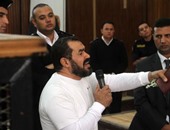 قاضى "غرفة رابعة" يطالب الدفاع بالالتزام بالمرافعة وعدم الحديث عن حسن البنا