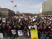 بالصور.. آلاف المتظاهرين يتدفقون على العاصمة الأمريكية للتنديد بعنف الشرطة