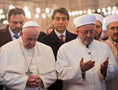 البابا فرانسيس يؤكد تأديته الصلاة داخل المسجد الأزرق فى إسطنبول