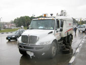 مدير أمن مطروح يدفع بسيارات لشفط مياه الأمطار من الشوارع 