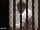 إيداع "مرسى" وقيادات الإخوان القفص الزجاجى لبدء محاكمتهم بقضية الاتحادية