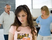 6 أسباب وراء تخوف الآباء من مشاعر أبنائهم المراهقين.. عقولهم غير قادرة على فهم كل شىء.. أكثر حساسية وعاطفية.. البعد عن الواقع.. والكبار يعرفون كلا من الجيد والسيئ فى العلاقات العاطفية