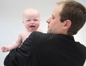 دراسة أمريكية: مخ الأب يتطور وتزداد عاطفته مع قدوم مولود جديد