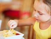 بالصور..  5 أفضل نصائح صحية لتطوير عادات طفلك الغذائية