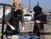 بالصور..  "داعش" تقطع يد مواطن بسوريا لاتهامه بالسرقة