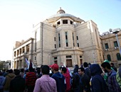 طلاب الإخوان يتظاهرون بجامعة القاهرة وتكثيف للشرطة على الأبواب