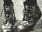 بالصور.. "كوتشى الورود" أحدث موضة لأحذية الشتاء