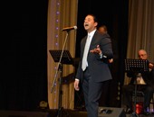 بالصور.. مدحت صالح يشدو بأجمل أغانيه فى " Must opera house"