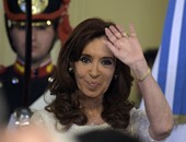 بالصور..رئيسة الأرجنتين السابقة تودع مؤيديها أمام القصر الرئاسى