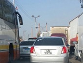 صحافة المواطن: سيارة تستبدل لوحاتها المعدنية بطريق "القاهرة المنصورة"