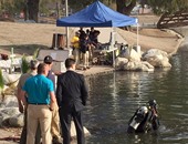 بالصور.. غواصون يبحثون عن وحدة بيانات كمبيوتر فى بحيرة موقع حادث كاليفورنيا