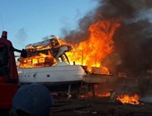 القوات البحرية تنقذ 24 سائحا بعد نشوب النيران فى لنش سياحى بالغردقة 