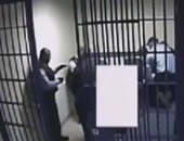 نشطاء يتداولون فيديو تعذيب لمواطن أمريكى من شرطة شيكاغو قبل لحظات من وفاته