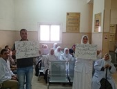 صحافة المواطن.. اعتصام العاملين بـ"التأمين الصحى" فى بنها للمطالبة بـ"الكادر"