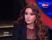 بالفيديو..لطيفة لـ"أكرم حسنى": "أنت مش مصرى..والتلفزيون له فضل علينا"