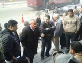 رئيس شركة حسن علام يتفاوض مع العاملين المعتصمين