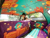 رسامون هنود يحولون التصميم الداخلى لسيارات الأجرة للوحات "فن تشكيلى"