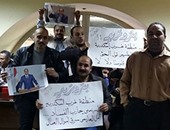 بالصور.. عمال شركة بتروتريد بالإسكندرية يواصلون إضرابهم 