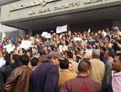 صحافة المواطن.. بالصور.. عاملو "حسن علام" يتظاهرون للمطالبة بالتعيين