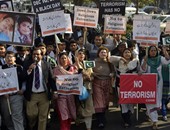طلاب يحتجون على غياب الأمن فى جامعة باكستانية شهدت هجوما لطالبان