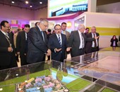 وزيرا التنمية المحلية والاتصالات يتفقدان أجنحة معرض القاهرة للاتصالات
