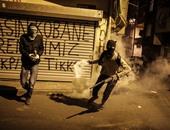 بالصور.. اشتباكات بين الأكراد والشرطة التركية فى عدد من أحياء اسطنبول