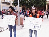 بالصور.. وقفة "ضد التحرش" لاتحاد طلاب آداب الإسكندرية بساحة الكلية