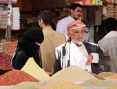بالصور.. الهدنة "الهشة" تعيد الحياة لأسواق صنعاء القديمة فى اليمن