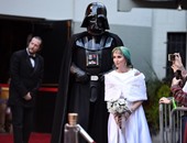  عاشقان أمريكيان يقيما حفل زفافهما بمتحف فيلم حرب النجوم بحضور أبطاله