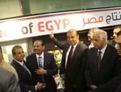 وزير التموين يرفع أحد منتجات الخضراوات ويؤكد: جميع السلع منتج مصرى