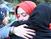 دموع فرح أقارب وأصدقاء إسراء الطويل بعد قرار إخلاء سبيلها