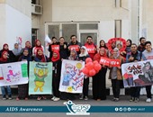 اتحاد طلاب الصيدلة بجامعة مصر للعلوم تنظم حملة توعية لمكافحة "الإيدز"
