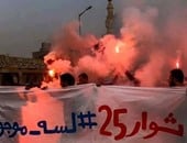 حركة 6 أبريل تنشر صورًا لمسيرة بالشماريخ فى شارع التحرير بالدقى