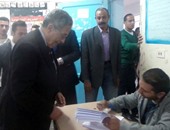 عمرو موسى يُدلى بصوته فى الانتخابات البرلمانية بمدرسة القطامية