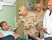 وزير الدفاع يزور مصابى الجيش والشرطة والقضاء بالمستشفيات العسكرية