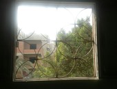 صحافة المواطن.. أسقف من "الصاج" ونوافذ محطمة بإحدى مدارس "طرة البلد"
