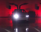 بالفيديو.. سيارة تسلا موديل X تحتفل بأعياد الميلاد بإضاءة ذكية