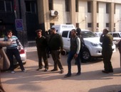 بالصور.. رئيس جنايات طنطا يغادر فى حراسة الشرطة بعد حكمه على شرطيين بالمؤبد