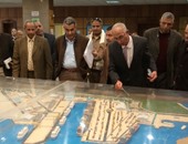بالصور.. وزير النقل يتفقد أرصفة وسكك حديد ميناء الدخيلة 