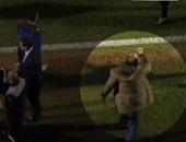 بالفيديو.. رئيس نادى إنجليزى يضرب المدرب المساعد رغم الفوز فى "بوكسينج داى"