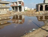 بالصور.. قرية "الشوكة" بدمنهور تغرق فى مياه الصرف الصحى والقمامة