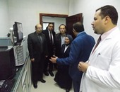 بالصور.. رئيس جامعة المنصورة يزور مركز أبحاث "الخلايا الجذعية"