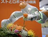 روبوتات يابانية "أشكال وألوان" لصنع السوسيس ولعب التنس والطيران